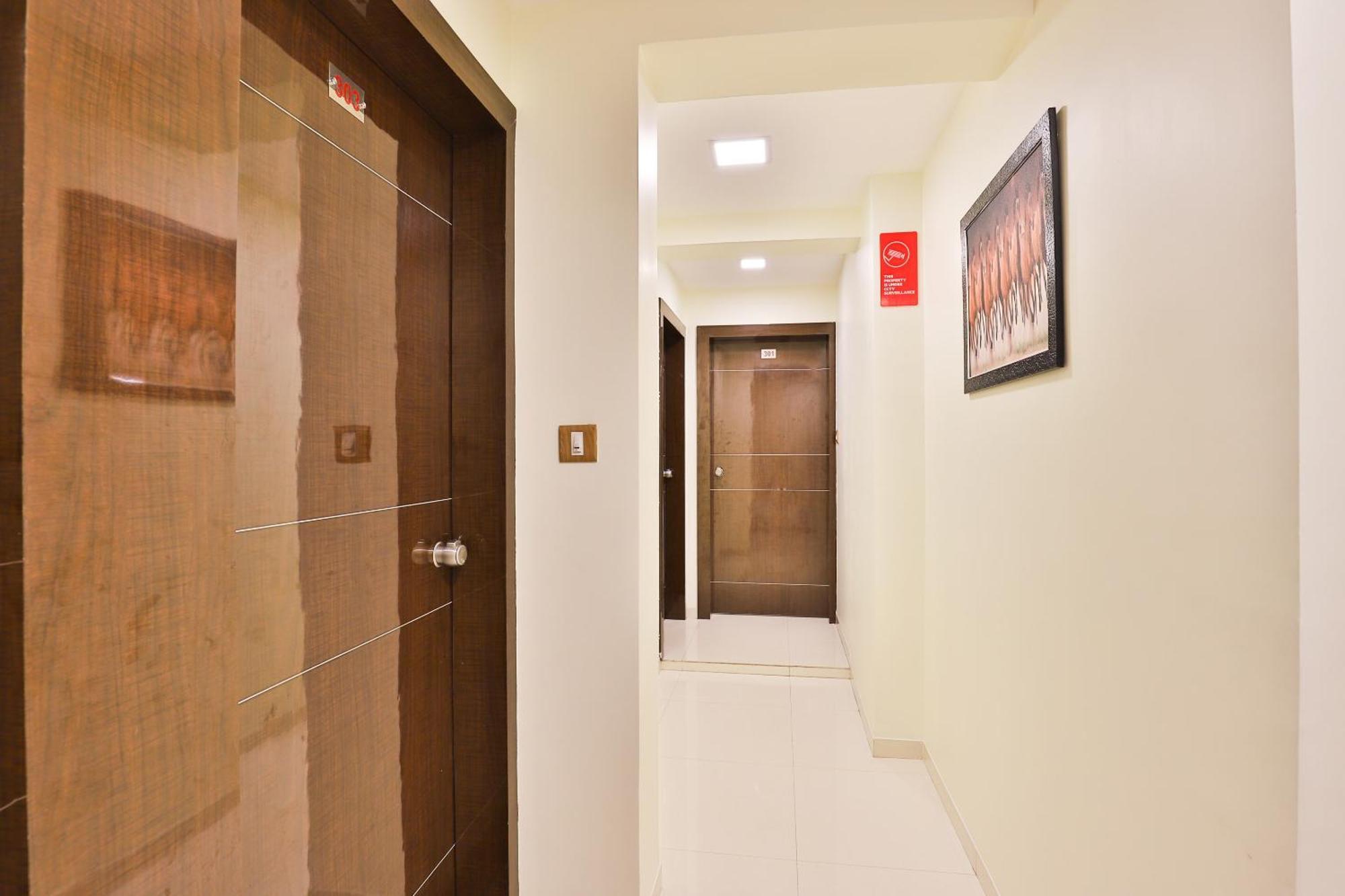 Hotel O Red Apple Ahmedabad Exterior photo